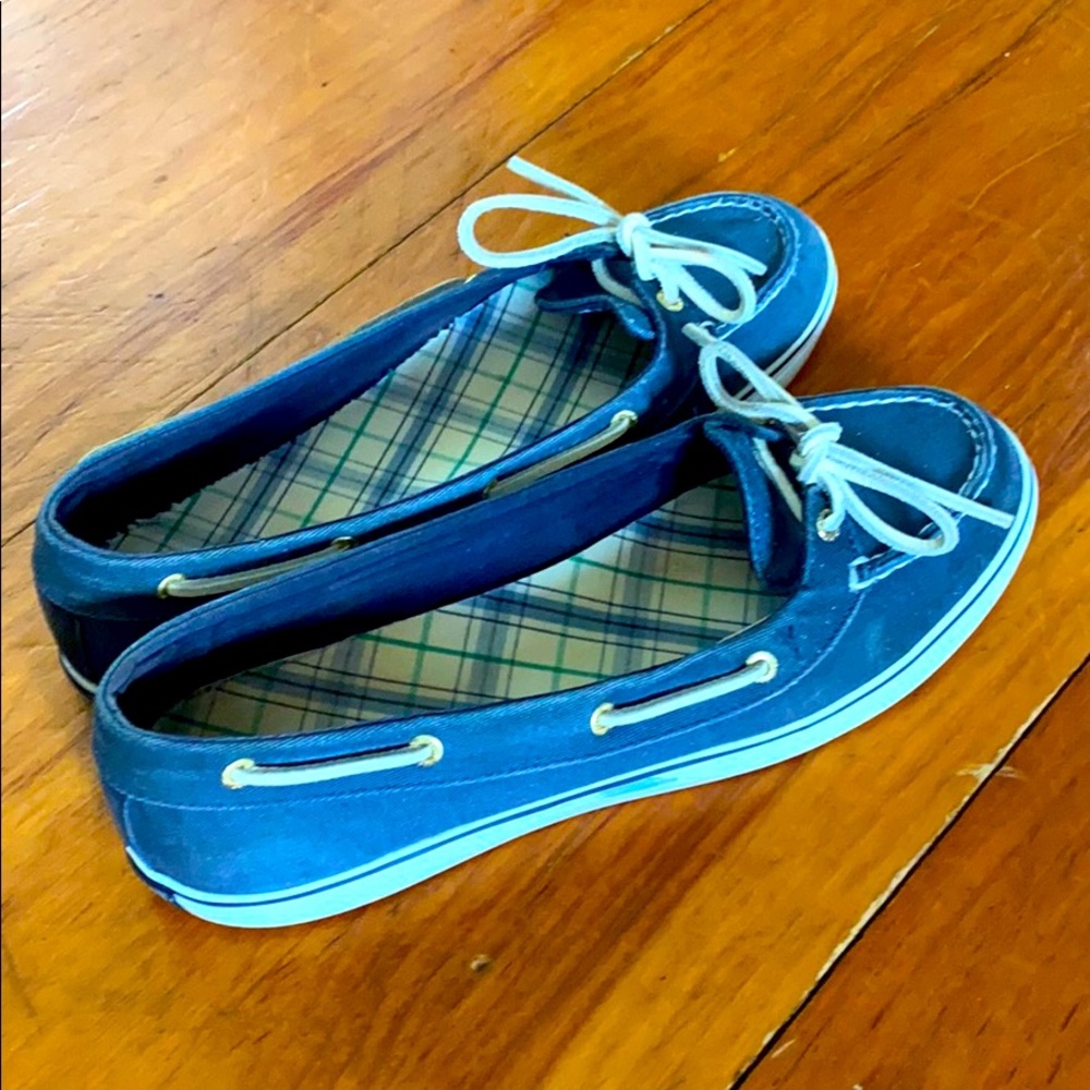 Navy blue Sperry boat shoes.  size 9.5